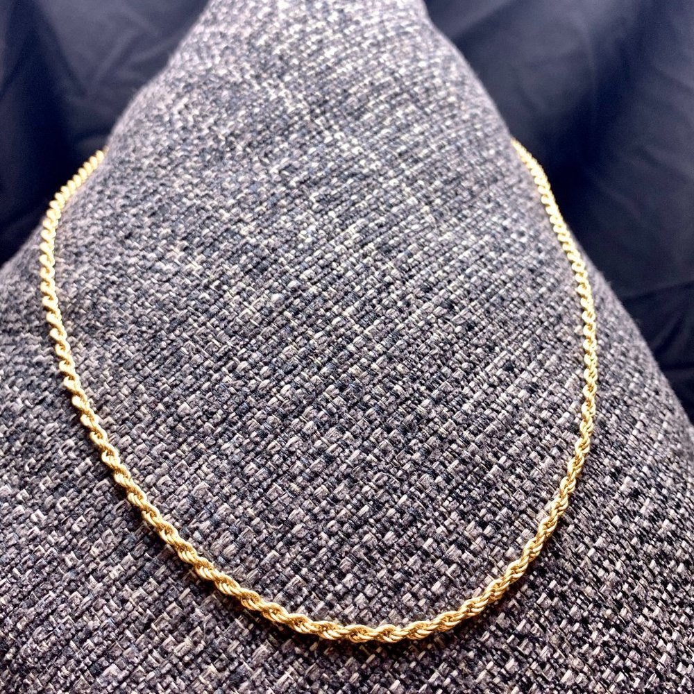 Gold Tone SImple Twisted Chain